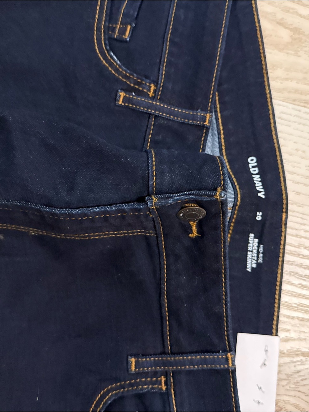 Sz 20 Womans Old Navy Super  Skinny Jeans with Contrast Stitching